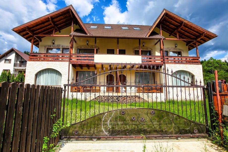 Villa Anne - Piatra Arsa Buşteni Exteriér fotografie